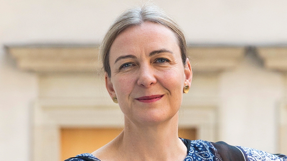 Marion Ackermann: Seit dem 1. November 2016 ist sie die Generaldirektorin der Staatlichen Kunstsammlungen Dresden, die sich auf neun Häuser verteilen – ihr Portraitfoto entstand im Residenzschloss. Vorher leitete sie die Kunstsammlung Nordrhein-Westfalen in Düsseldorf, berühmt für hochkarätige Werke der Klassischen Moderne und zeitgenössische Arbeiten. Ihr Vorgänger in Dresden war Hartwig Fischer. skd.museum