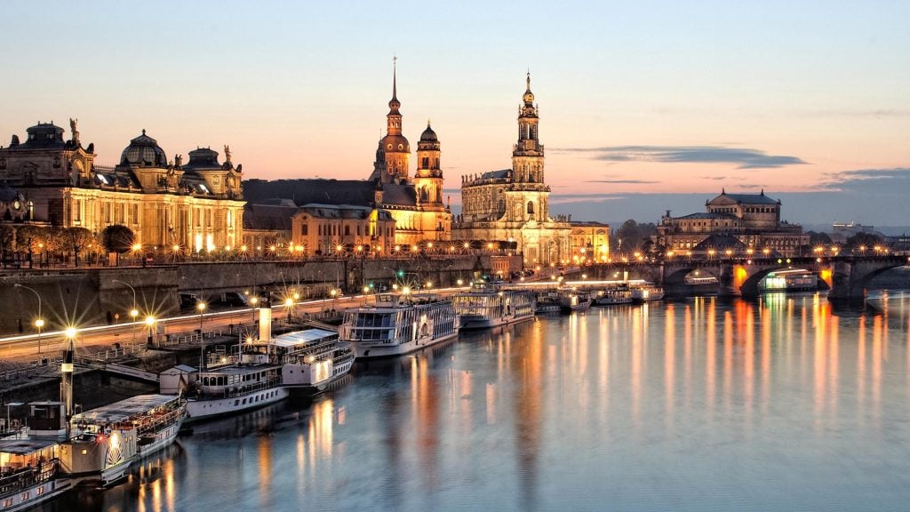 Der Blick über die Elbe auf Dresden und die Altstadt
