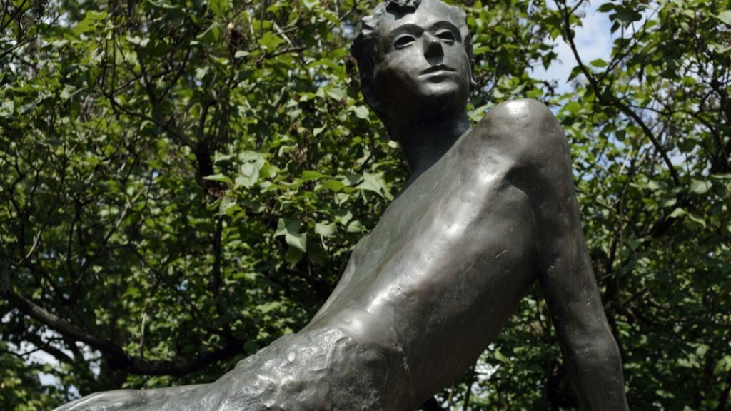 Erich Kästner Denkmal 1999 von Mathyas Varga.