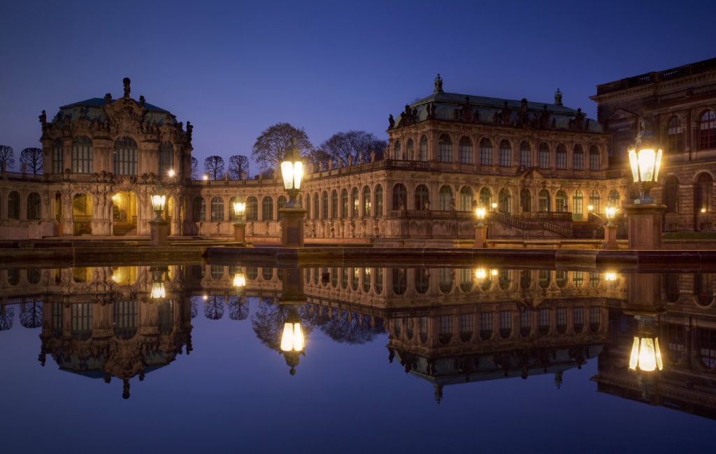 Zu sehen ist der Dresdner Zwinger.