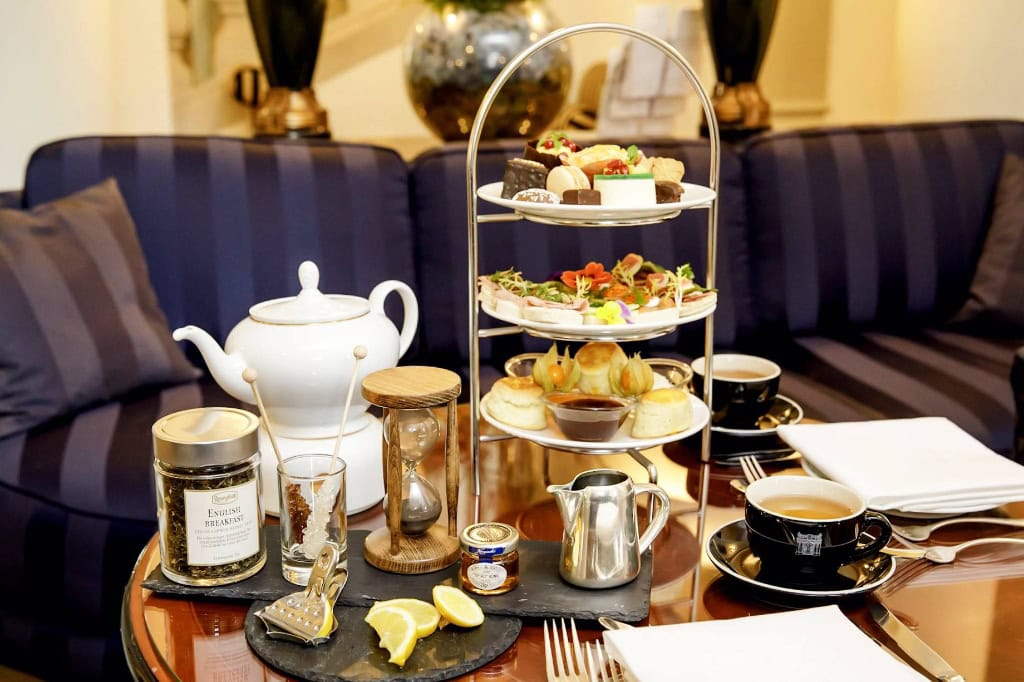 Afternoon Tea in der Amalie Pâtisserie & Lounge im Taschenbergpalais Dresden.