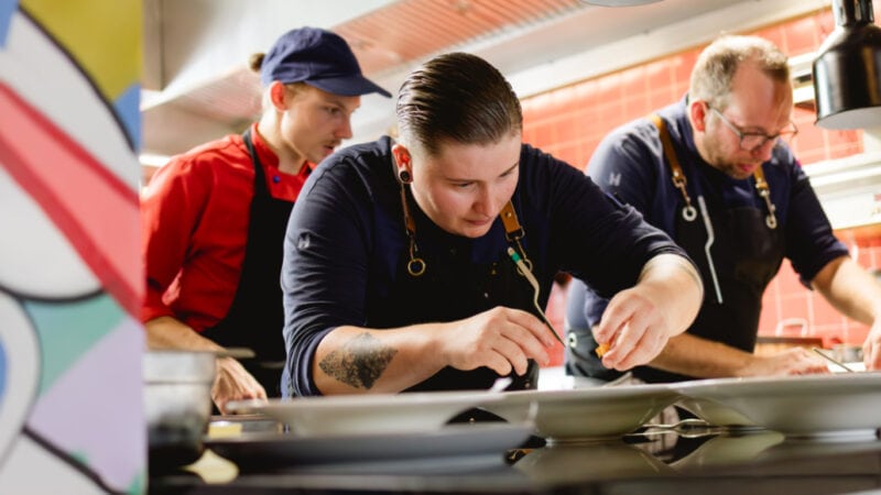 Das Küchenteam vom Restaurant Stresa an der offenen Küche