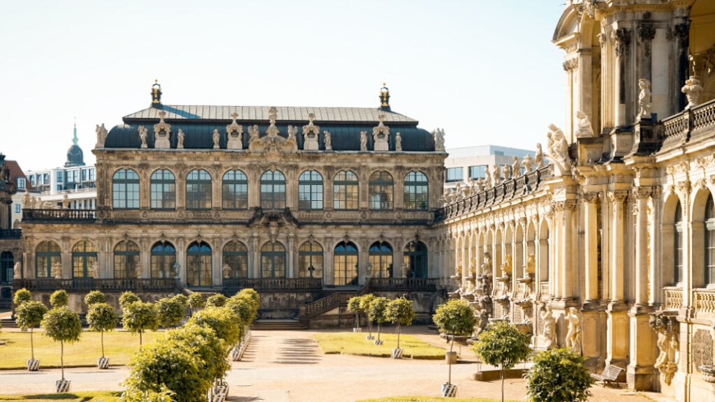 Blick vom Innehof des Zwingers in Dresden.