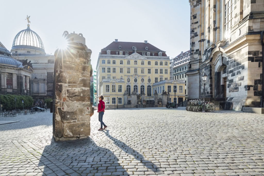 Das Fragment der Originalkuppel der Frauenkirche wurde 1993 aus dem Trümmerberg geborgen und 2005 aufgestellt.