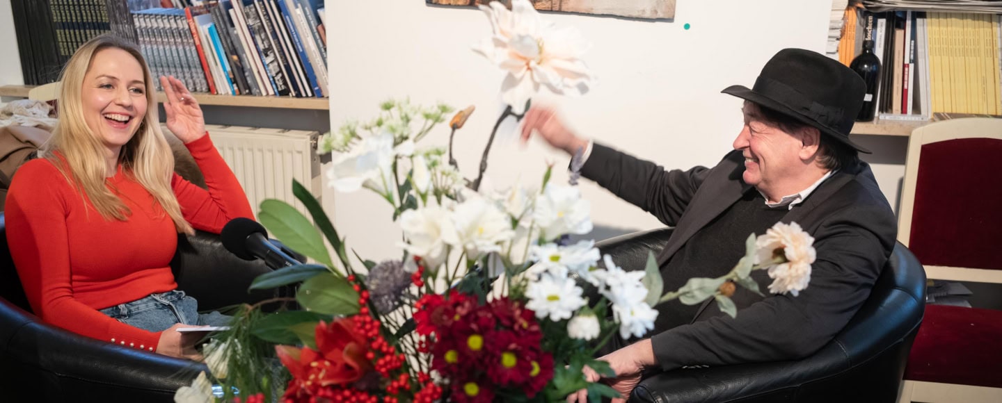 Unsere Podcast-Gastgeberin Henriette Fee-Grützner hat hörbar Freude daran, jede Menge spannende Geschichten und Dresden-Tipps aus Holger John herauszukitzeln.