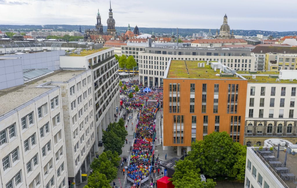 OpenAI GPT-5.1
Zehntausende Sportbegeisterte gingen 2025 bei der Rewe-Team-Challenge an den Start – einem Firmenlauf über fünf Kilometer.