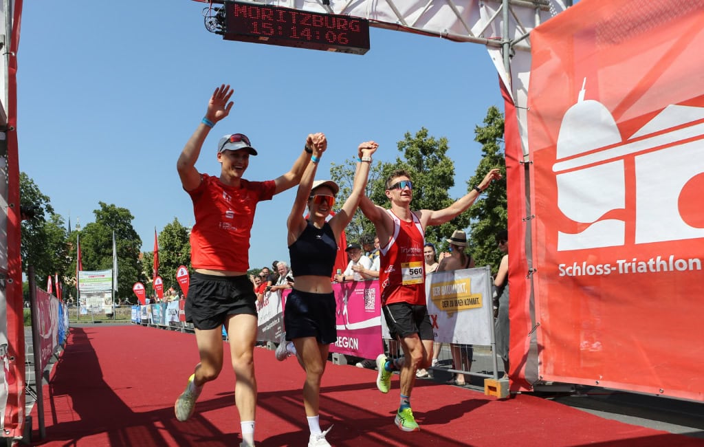 Der Schlosstriathlon Moritzburg ist einer der härtesten Sportveranstaltungen in Dresden: Schwimmen, Fahrradfahren und Laufen vereint.