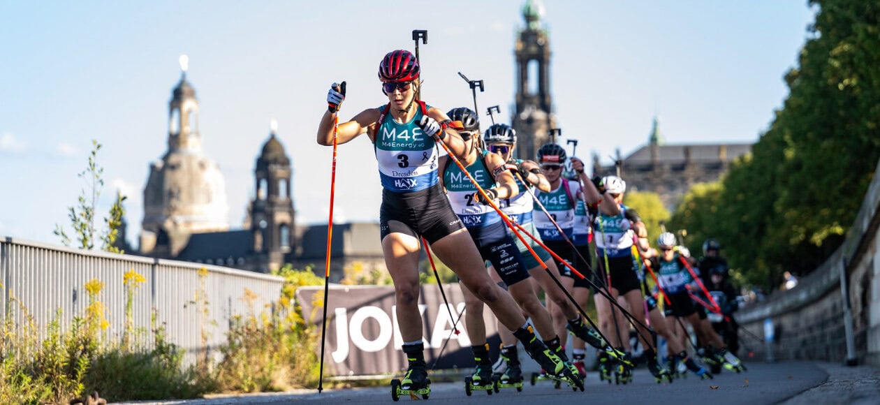 Sportlerinnen, darunter Karoline Offigstad, beim City Biathlon Dresden 2025.