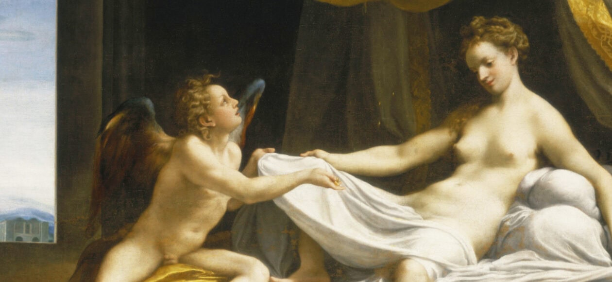 Correggios Gemälde Danaë zeigt die liegende Danaë mit Amor in einem dunkel gehaltenen Innenraum.